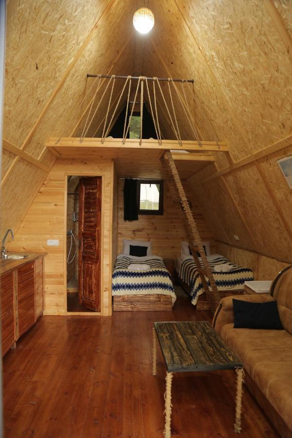 הוילה Margahovit Glamping Wolf Mount מראה חיצוני תמונה
